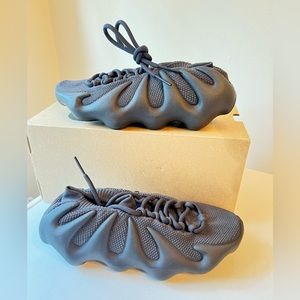 Yeezy 450 'Utility Black' – Size us 4.0 men US 4 M
Gently used /Great condition